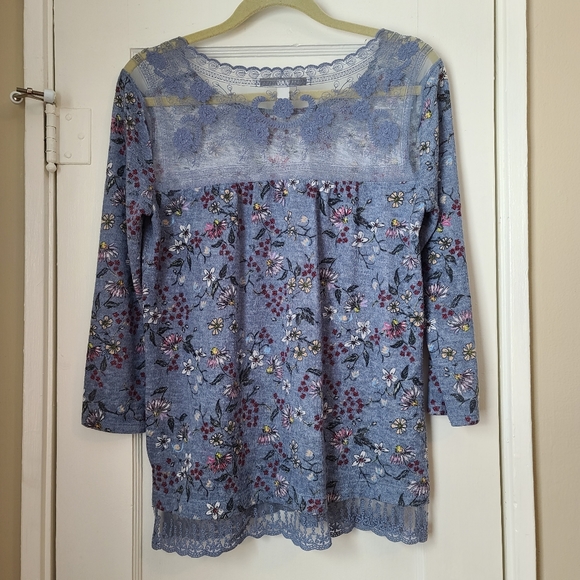 LC Lace Detail, Three Quarter Length Top, Small - Picture 2 of 7